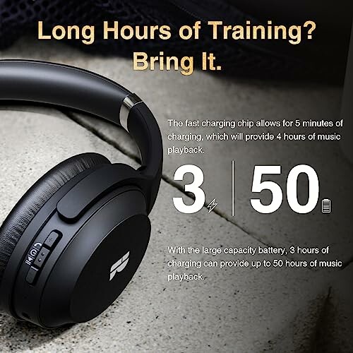 Black headphones highlighting fast charging and long battery life.